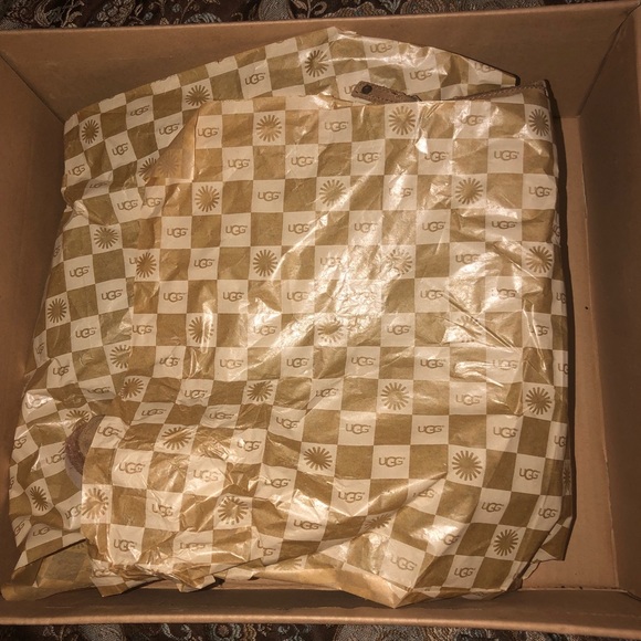 UGG BOOTS 👢 - Picture 3 of 6